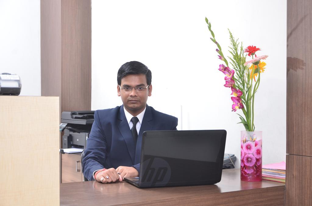 Hotel Amaravati Shiliguri Exterior foto